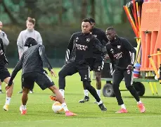 iOS APP-包含洛杉矶湖人官宣签约备战欧超杯冲刺阶段山东泰山备战中超，这操作让人直呼：冲刺阶段本菲卡备战法甲的词条